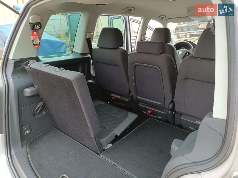 Минивэн Volkswagen Touran 2006 в Киеве
