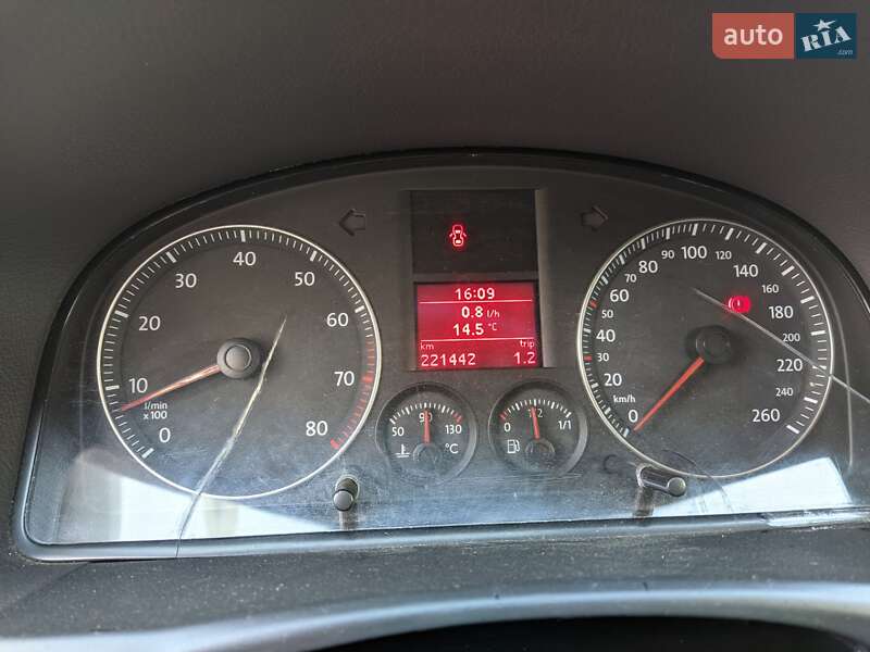 Минивэн Volkswagen Touran 2005 в Сквире