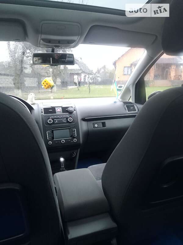 Мікровен Volkswagen Touran 2011 в Камені-Каширському