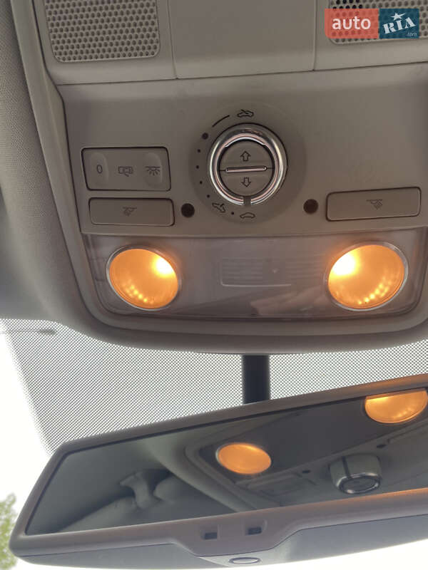 Мікровен Volkswagen Touran 2012 в Дніпрі