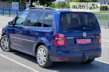 Минивэн Volkswagen Touran 2007 в Нововолынске