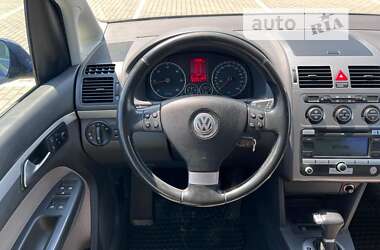 Минивэн Volkswagen Touran 2007 в Нововолынске