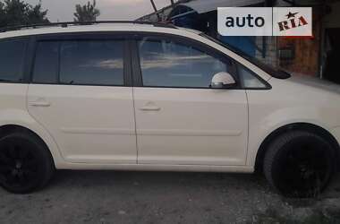 Минивэн Volkswagen Touran 2006 в Вольногорске