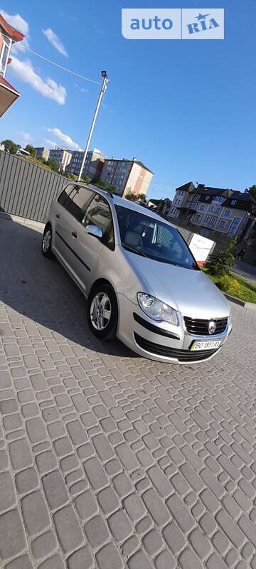 Мінівен Volkswagen Touran 2007 в Чорткові