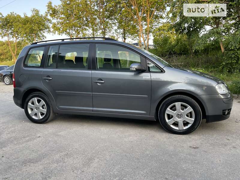 Минивэн Volkswagen Touran 2004 в Хмельницком