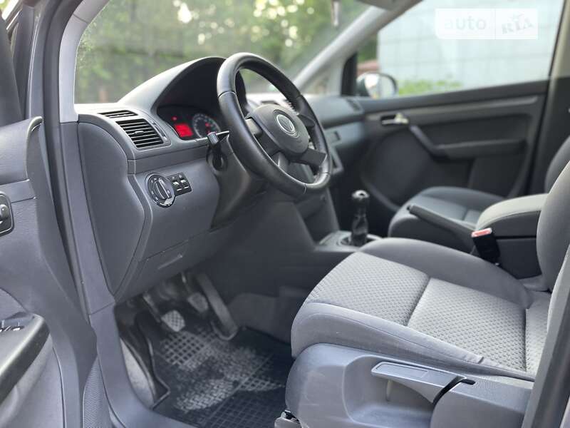 Минивэн Volkswagen Touran 2004 в Хмельницком