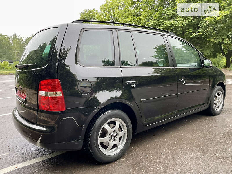 Мінівен Volkswagen Touran 2004 в Луцьку