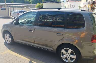 Минивэн Volkswagen Touran 2010 в Сваляве