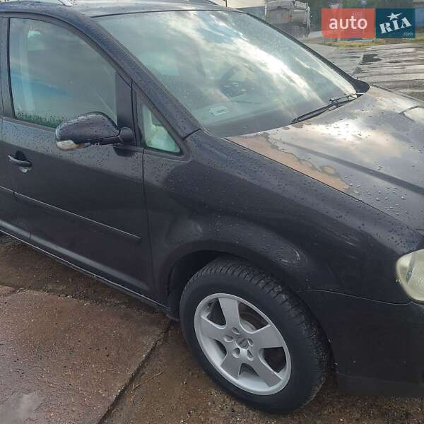 Мінівен Volkswagen Touran 2004 в Татарбунарах