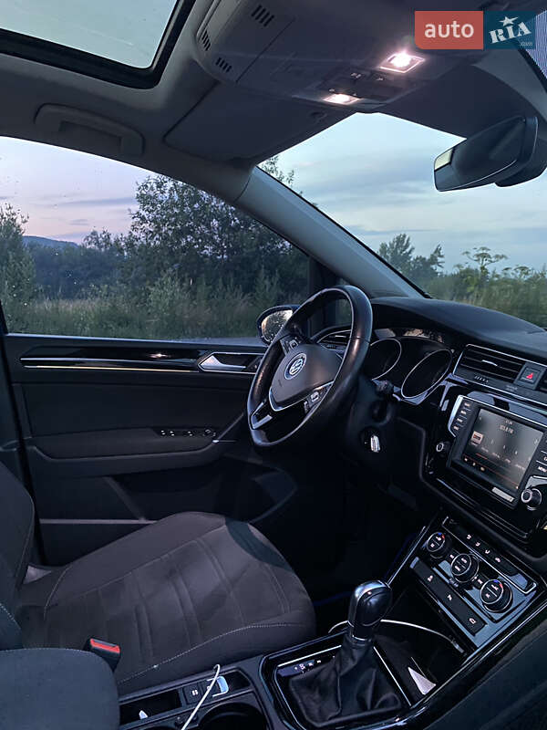 Мікровен Volkswagen Touran 2015 в Івано-Франківську