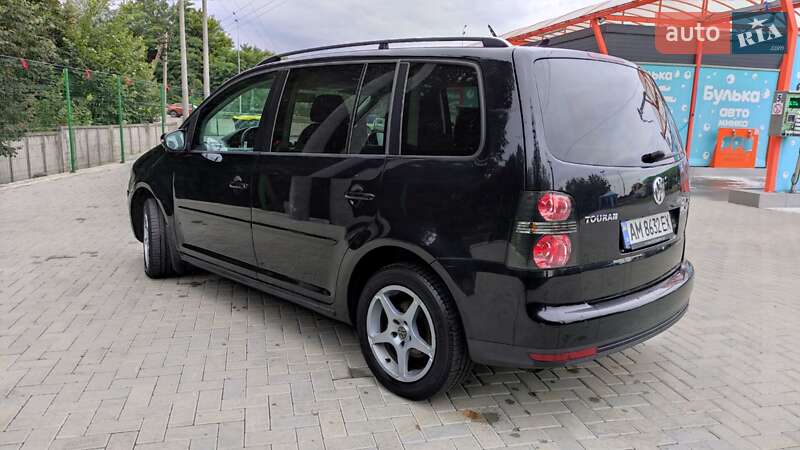 Минивэн Volkswagen Touran 2010 в Житомире