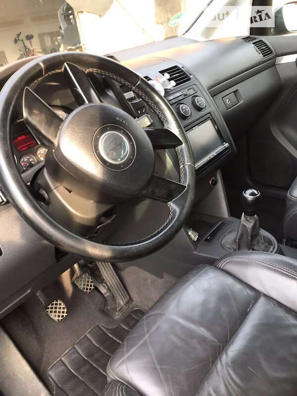 Минивэн Volkswagen Touran 2004 в Самборе