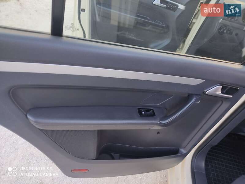 Мікровен Volkswagen Touran 2015 в Збаражі