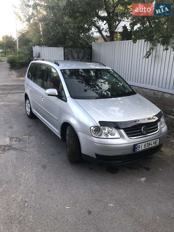 Минивэн Volkswagen Touran 2006 в Гадяче