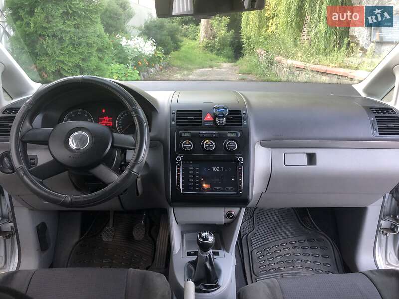 Минивэн Volkswagen Touran 2006 в Гадяче