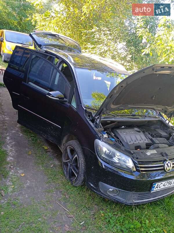 Микровэн Volkswagen Touran 2011 в Нововолынске