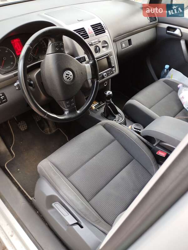 Минивэн Volkswagen Touran 2010 в Черкассах