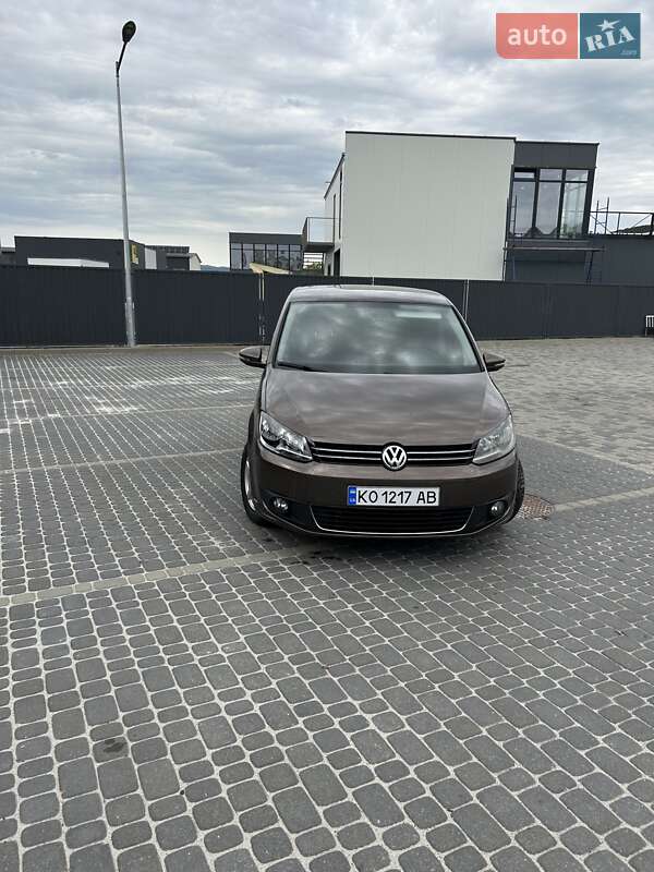 Микровэн Volkswagen Touran 2011 в Иршаве