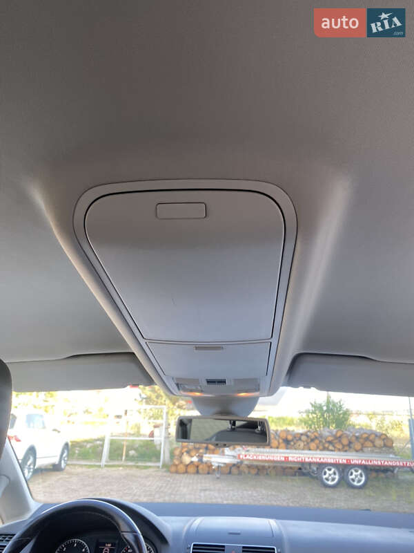 Микровэн Volkswagen Touran 2013 в Мукачево