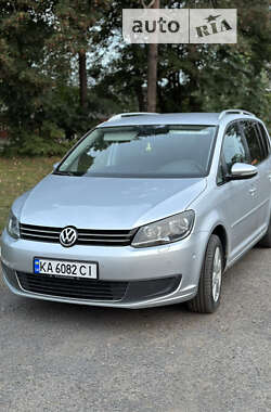 Минивэн Volkswagen Touran 2010 в Сваляве