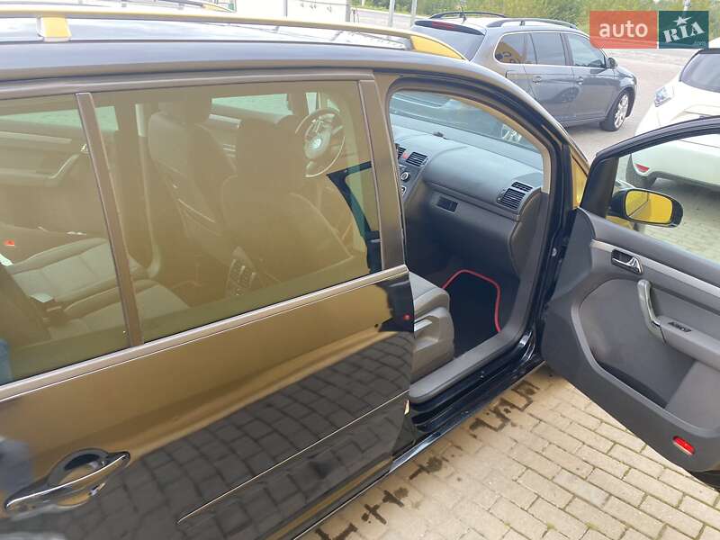 Минивэн Volkswagen Touran 2003 в Новояворовске