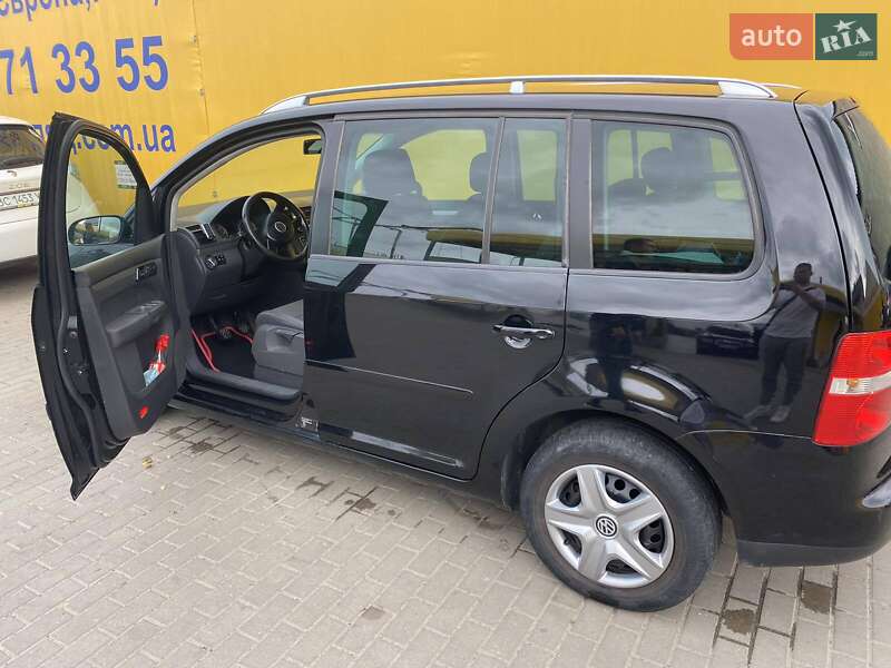 Минивэн Volkswagen Touran 2003 в Новояворовске