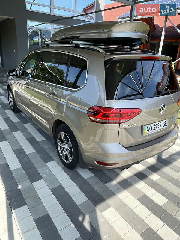 Микровэн Volkswagen Touran 2015 в Виноградове