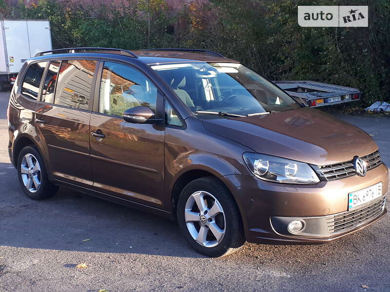 Микровэн Volkswagen Touran 2011 в Дубно