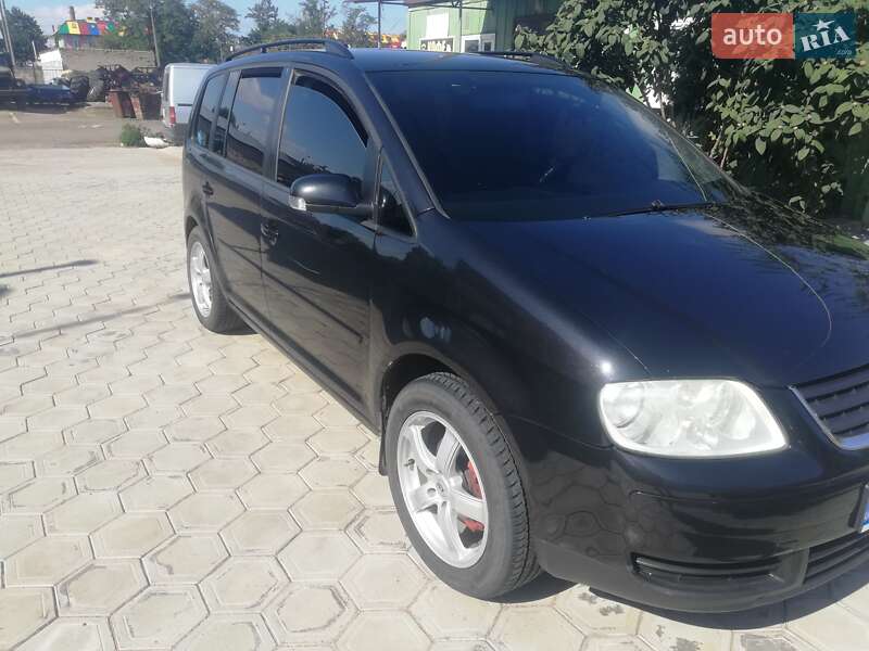 Минивэн Volkswagen Touran 2004 в Вознесенске