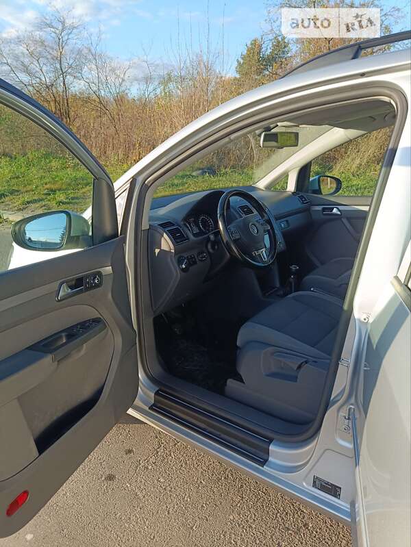 Микровэн Volkswagen Touran 2011 в Львове фото 21 Микровэн Volkswagen Touran 2011 в Львове