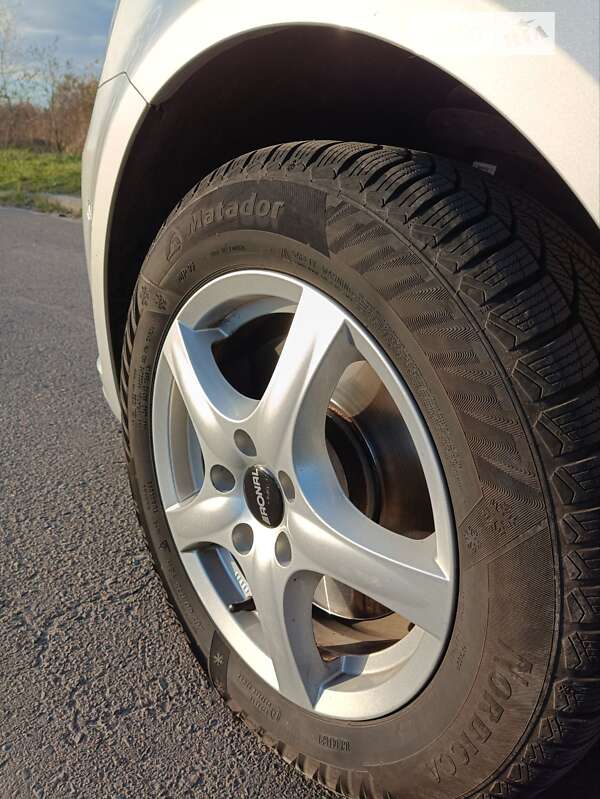 Микровэн Volkswagen Touran 2011 в Львове фото 38 Микровэн Volkswagen Touran 2011 в Львове