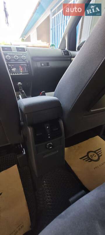 Микровэн Volkswagen Touran 2014 в Черновцах