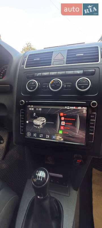 Микровэн Volkswagen Touran 2014 в Черновцах