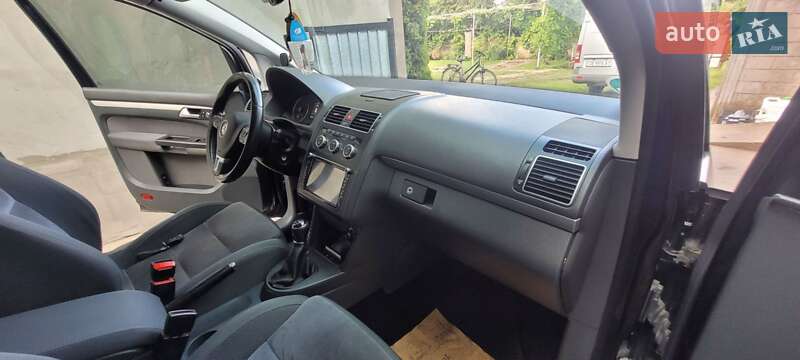 Микровэн Volkswagen Touran 2014 в Черновцах