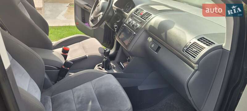 Микровэн Volkswagen Touran 2014 в Черновцах