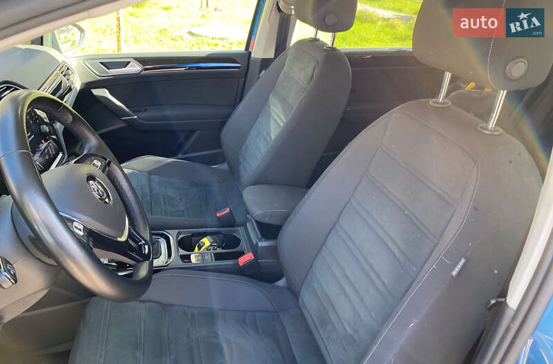 Микровэн Volkswagen Touran 2017 в Львове