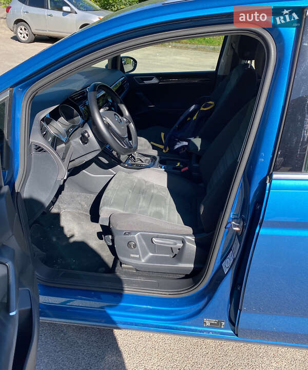 Микровэн Volkswagen Touran 2017 в Львове