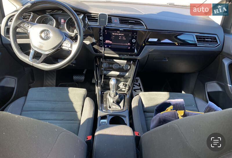 Микровэн Volkswagen Touran 2017 в Львове