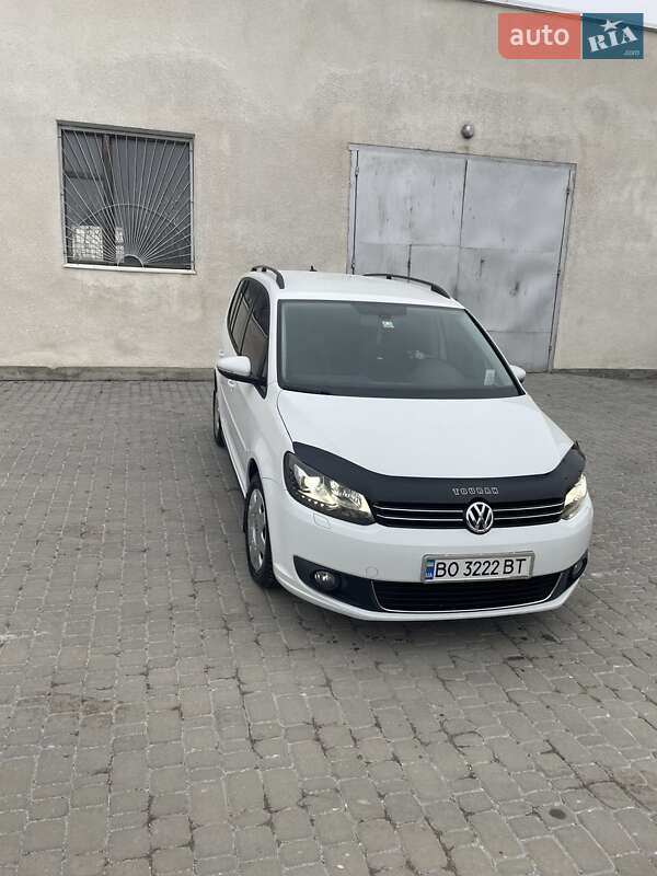 Микровэн Volkswagen Touran 2014 в Борщеве