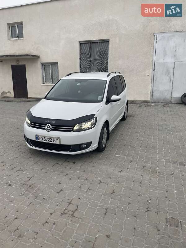 Микровэн Volkswagen Touran 2014 в Борщеве