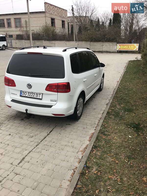 Микровэн Volkswagen Touran 2014 в Борщеве