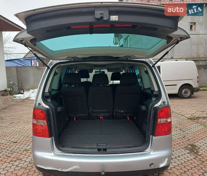 Минивэн Volkswagen Touran 2006 в Иршаве