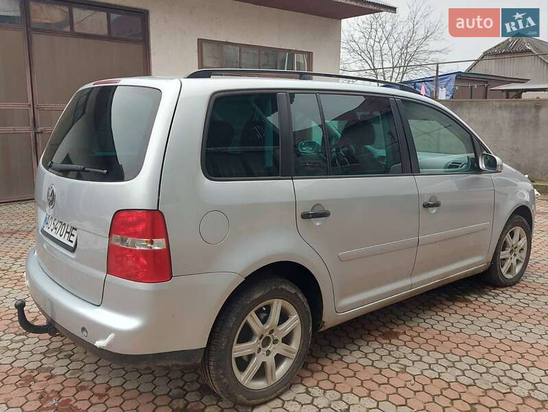 Минивэн Volkswagen Touran 2006 в Иршаве