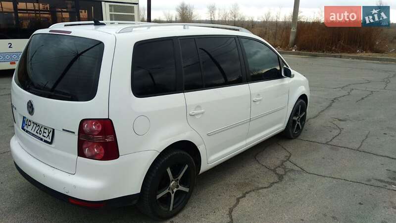 Минивэн Volkswagen Touran 2009 в Запорожье