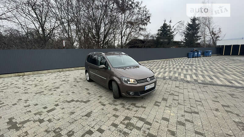 Микровэн Volkswagen Touran 2011 в Ужгороде