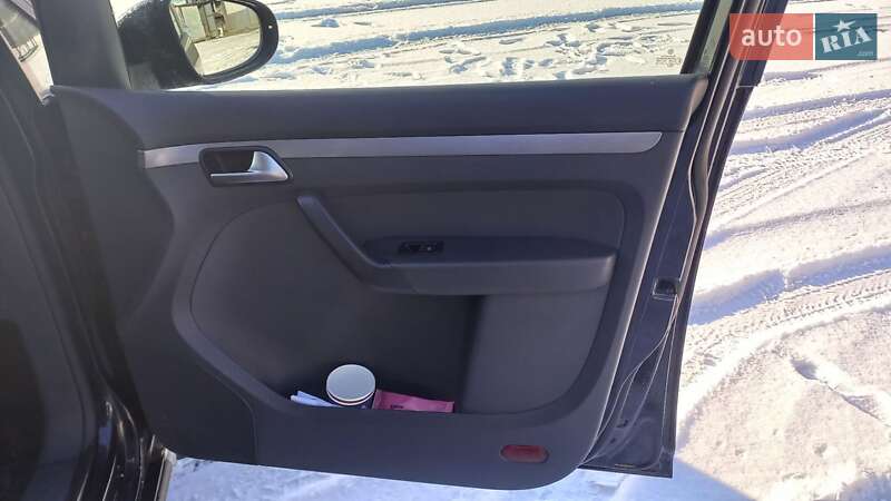 Микровэн Volkswagen Touran 2011 в Киеве