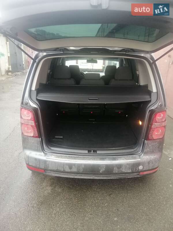 Минивэн Volkswagen Touran 2007 в Киеве
