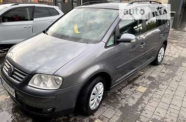 Мінівен Volkswagen Touran 2006 в Воловцю