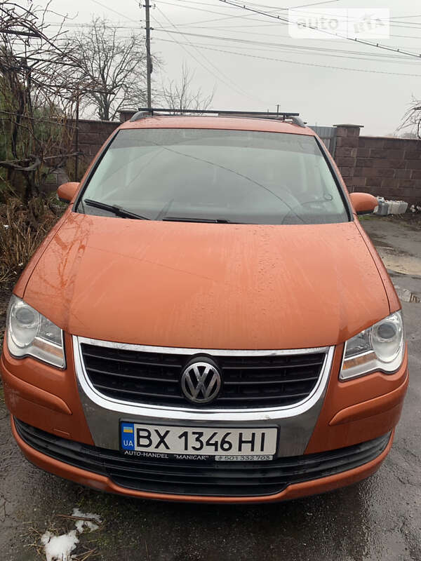Минивэн Volkswagen Touran 2008 в Полонном