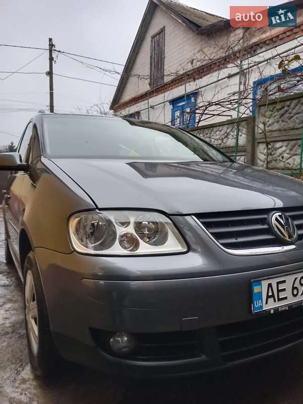 Минивэн Volkswagen Touran 2006 в Днепре